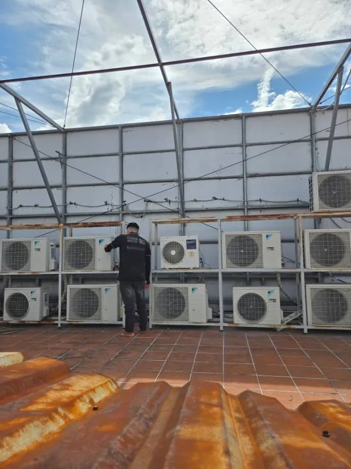 Sau khi hoàn thành sửa máy lạnh Daikin tại Tân Phú — thợ Lê Hữu Lộc