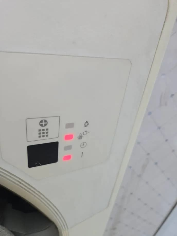 Trước sửa máy lạnh Daikin tại Tân Phú — thợ Lê Hữu Lộc