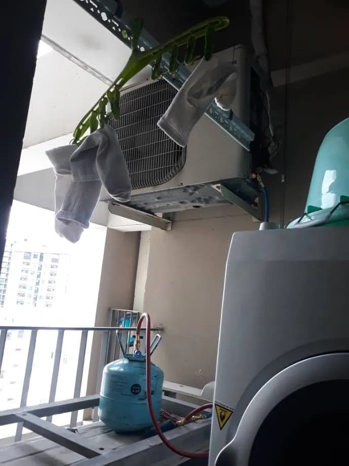 Nạp gas và hàn xì tán máy lạnh Hitachi tại Quận 4 tại Quận 4