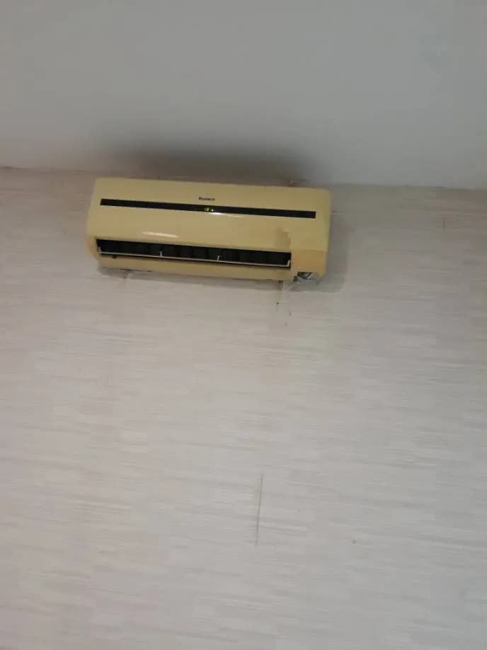 Vệ sinh chuyên sâu máy lạnh Reetech tại khu vực Bình Chánh tại Bình Chánh