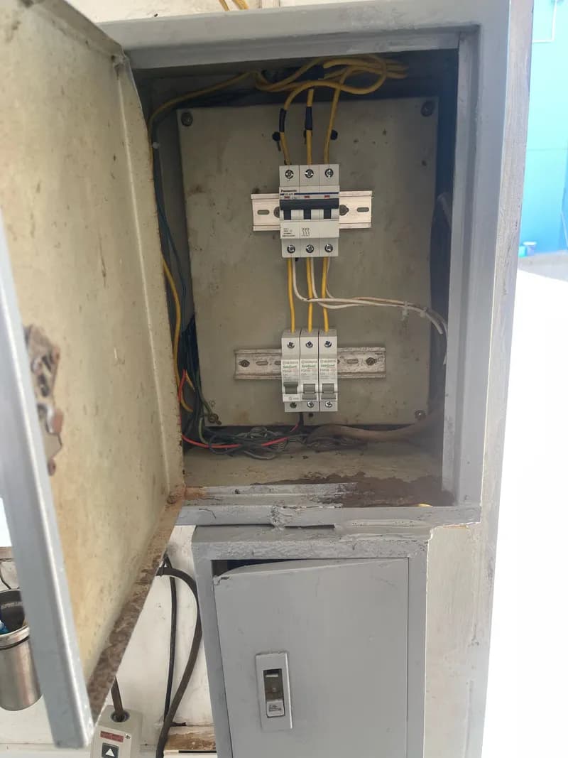 Sau khi hoàn thành sửa hệ thống điện Schneider tại phường Đông Hưng Thuận, Quận 12 — thợ Nguyễn Quốc Bảo