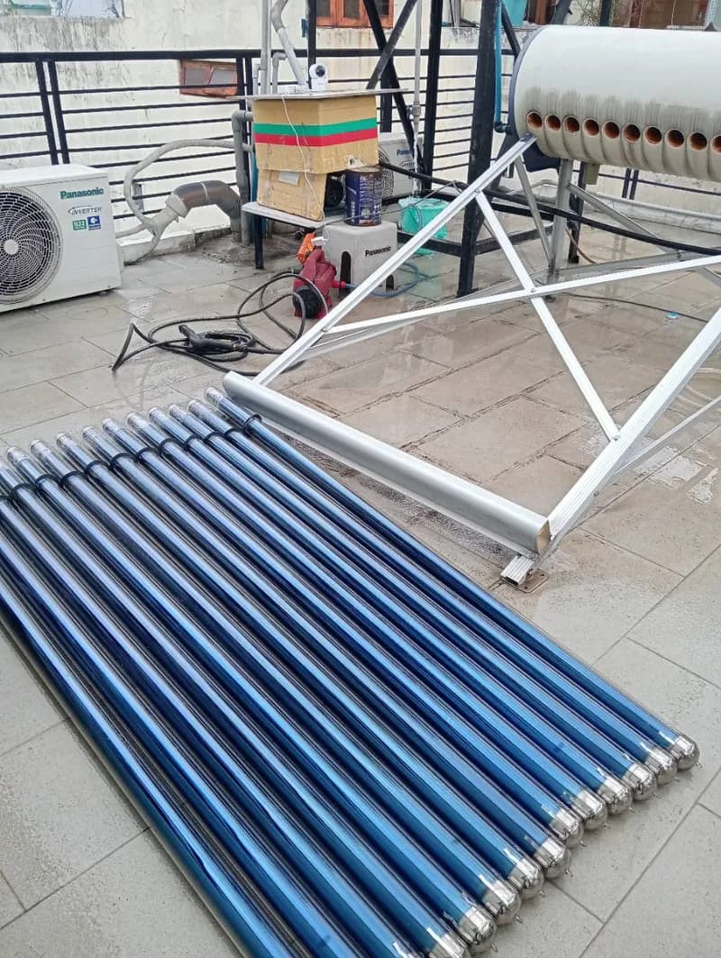 Vệ sinh chuyên sâu máy nước nóng năng lượng mặt trời Bình Thạnh tại Bình Thạnh