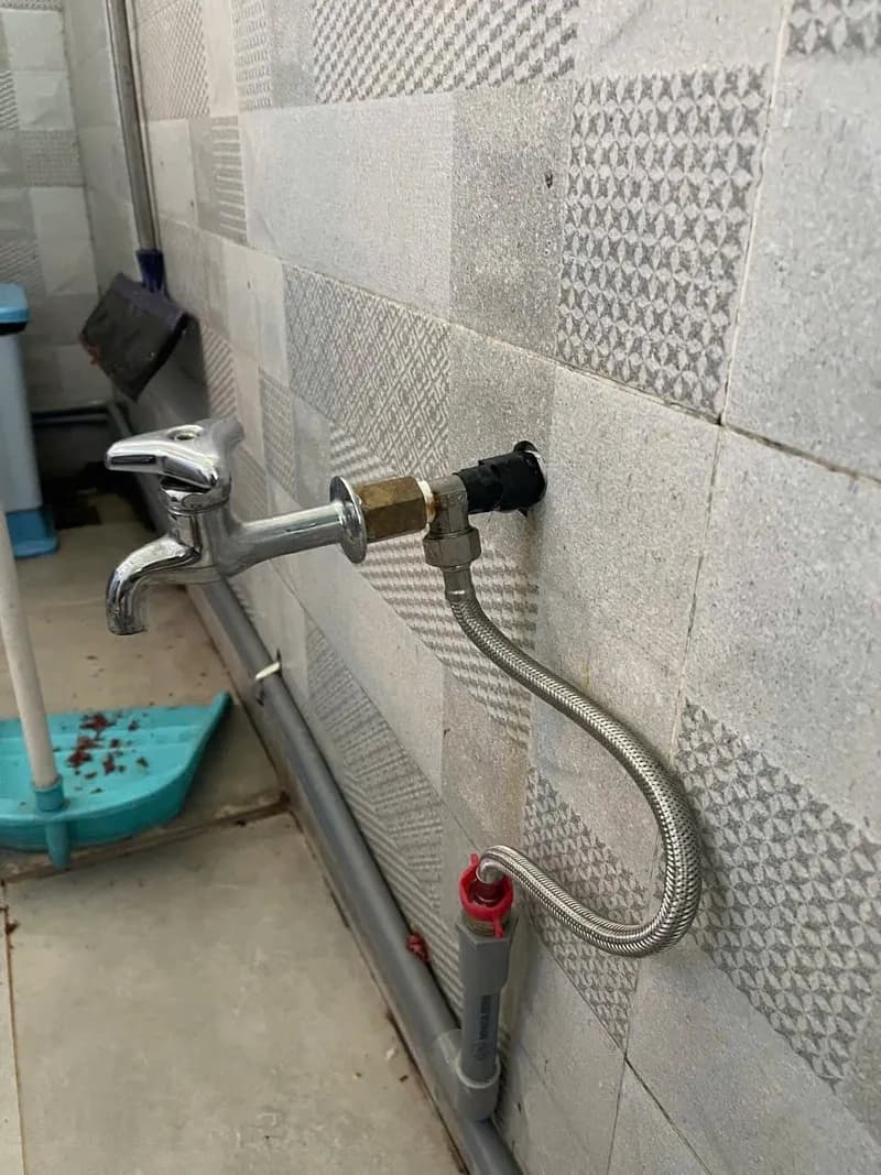 Thay thế vòi nước rò rỉ, lắp đầu nối ren đồng tại Thủ Đức tại Thủ Đức