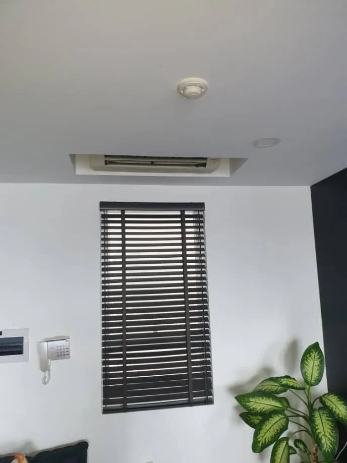 Vệ sinh máy lạnh âm trần chuyên nghiệp tại Quận 7 tại Quận 7