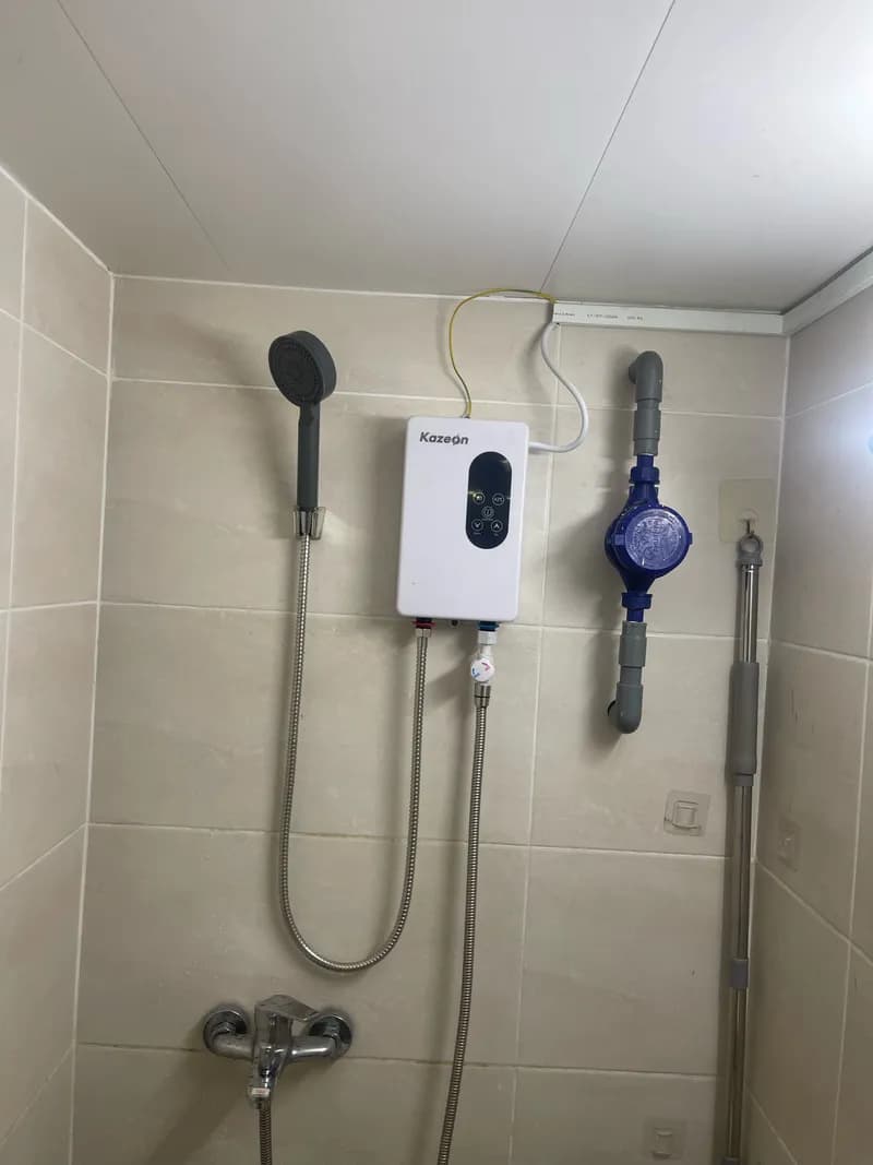 Lắp đặt máy nước nóng trực tiếp Kazeon tại Quận 10 tại Quận 10