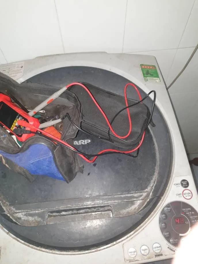 Trước sửa máy giặt lồng đứng Sharp tại Quận 8 — thợ Phan Chí Tâm