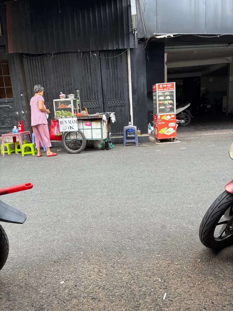 Trước sửa quạt thông gió tại Bình Thạnh — thợ Dương Oai