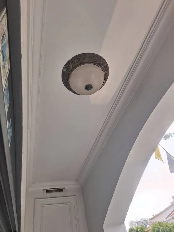 Sau khi hoàn thành sửa đèn ốp trần tại Củ Chi — thợ Trần Quốc Đông