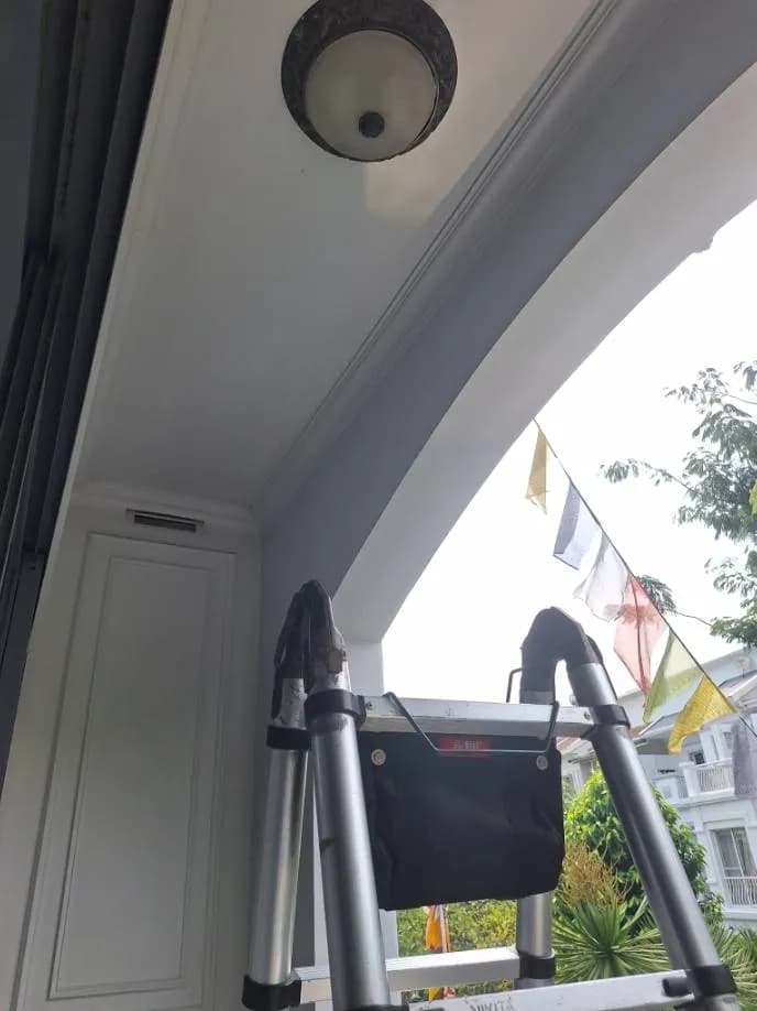 Trước sửa đèn ốp trần tại Củ Chi — thợ Trần Quốc Đông