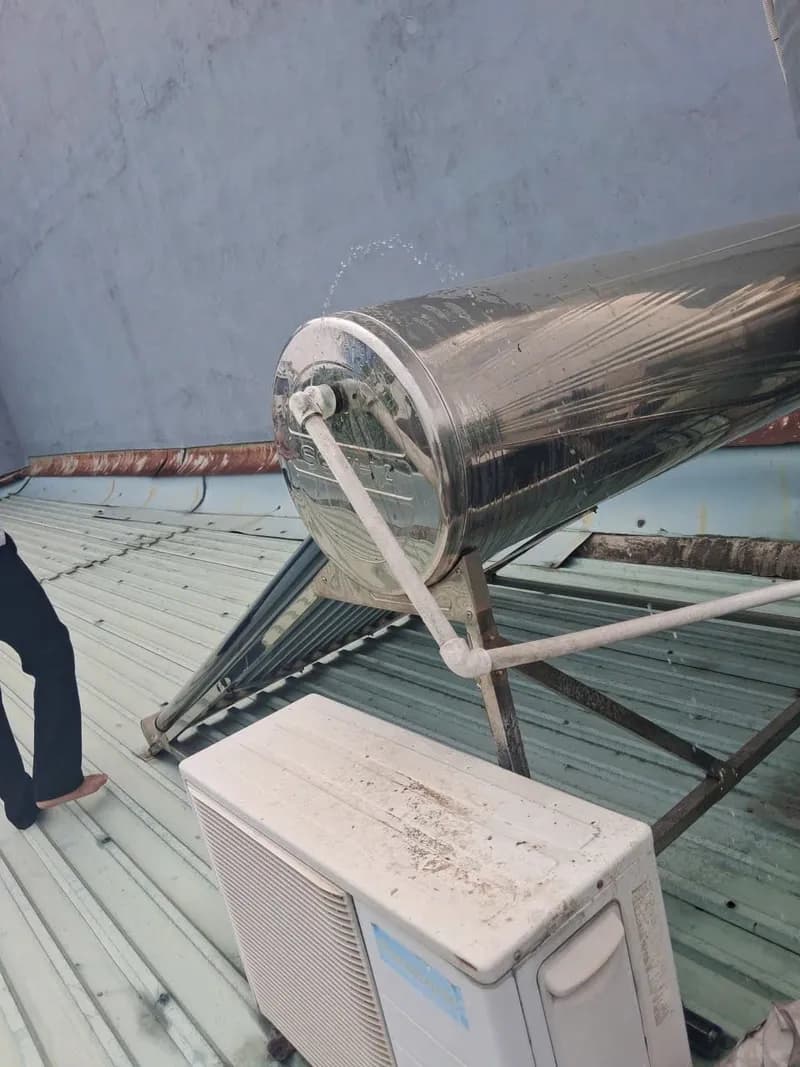 Trước sửa máy nước nóng năng lượng mặt trời tại Thủ Đức — thợ Bùi Văn An