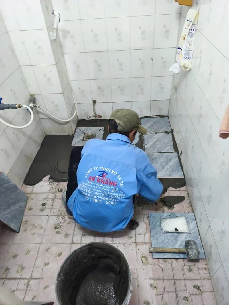 Trước sửa nền nhà vệ sinh tại Phú Nhuận — thợ Bùi Văn An