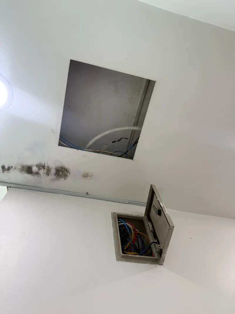 Trước sửa hệ thống điện Schneider tại Quận 5 — thợ Nguyễn Thành Trọng
