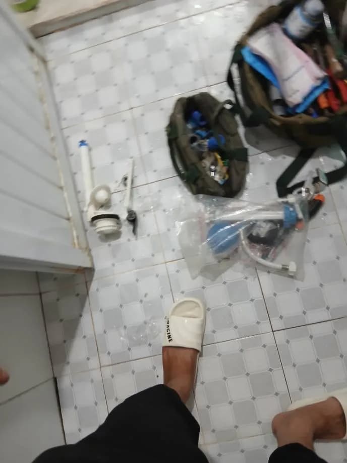 Trước sửa bồn cầu Inax tại Phường Bình Lợi Trung, Bình Thạnh — thợ Lê Đăng Tuấn