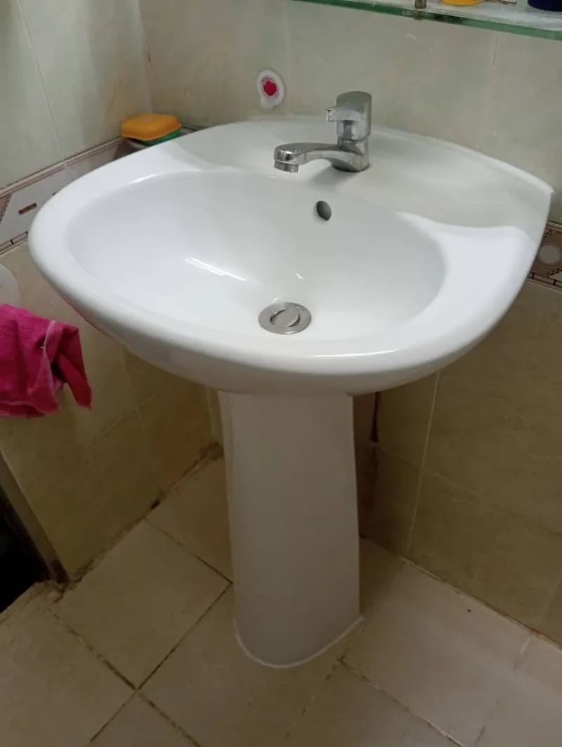 Sau khi hoàn thành sửa lavabo chân đứng tại Phường Tân Sơn Nhì, Tân Phú — thợ Võ Hồng Hải