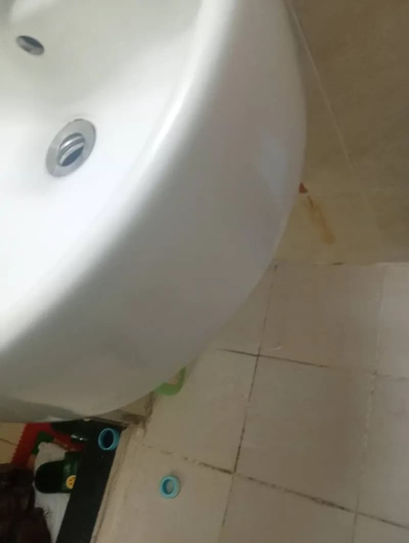 Trước sửa lavabo chân đứng tại Phường Tân Sơn Nhì, Tân Phú — thợ Võ Hồng Hải