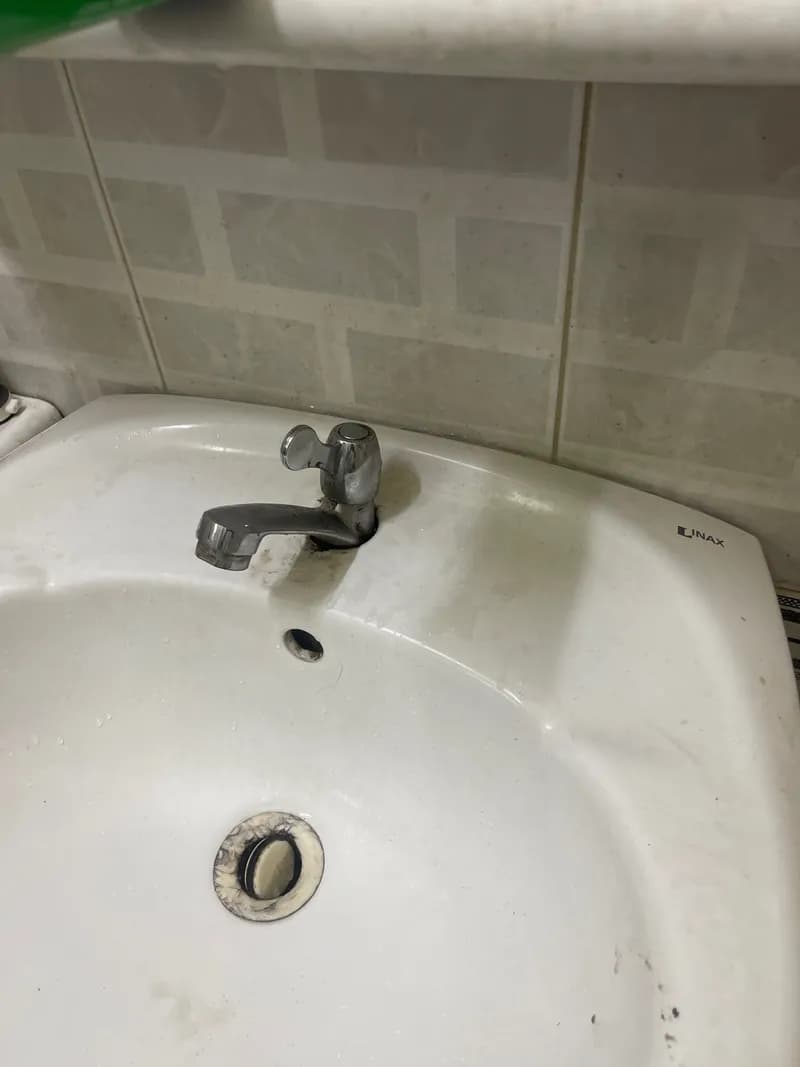 Sau khi hoàn thành sửa lavabo tại Tân Phú — thợ Nguyễn Quốc Bảo