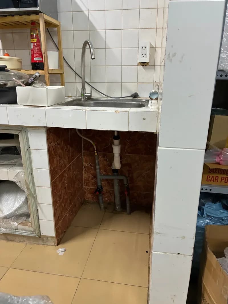 Thay thế CB Schneider bị quá tải tại Phường 14 Quận 10 tại phường 14 q10, Quận 10