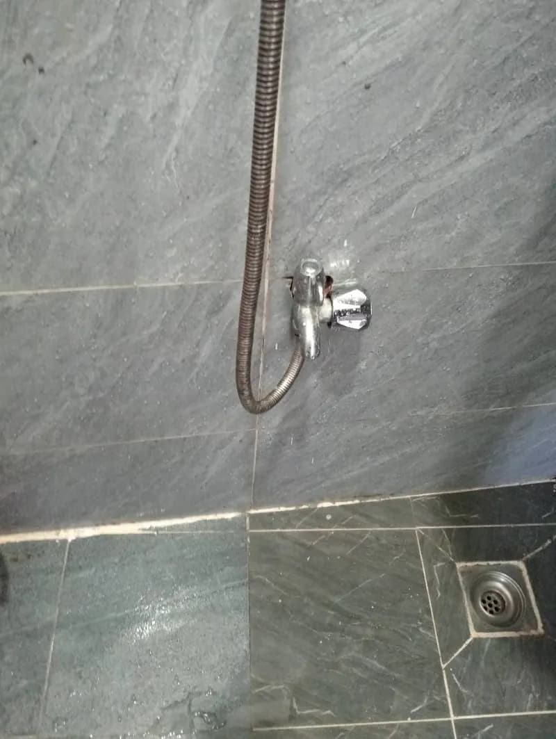 Trước sửa vòi sen tắm tại Phường 17, Bình Thạnh — thợ Võ Hồng Hải