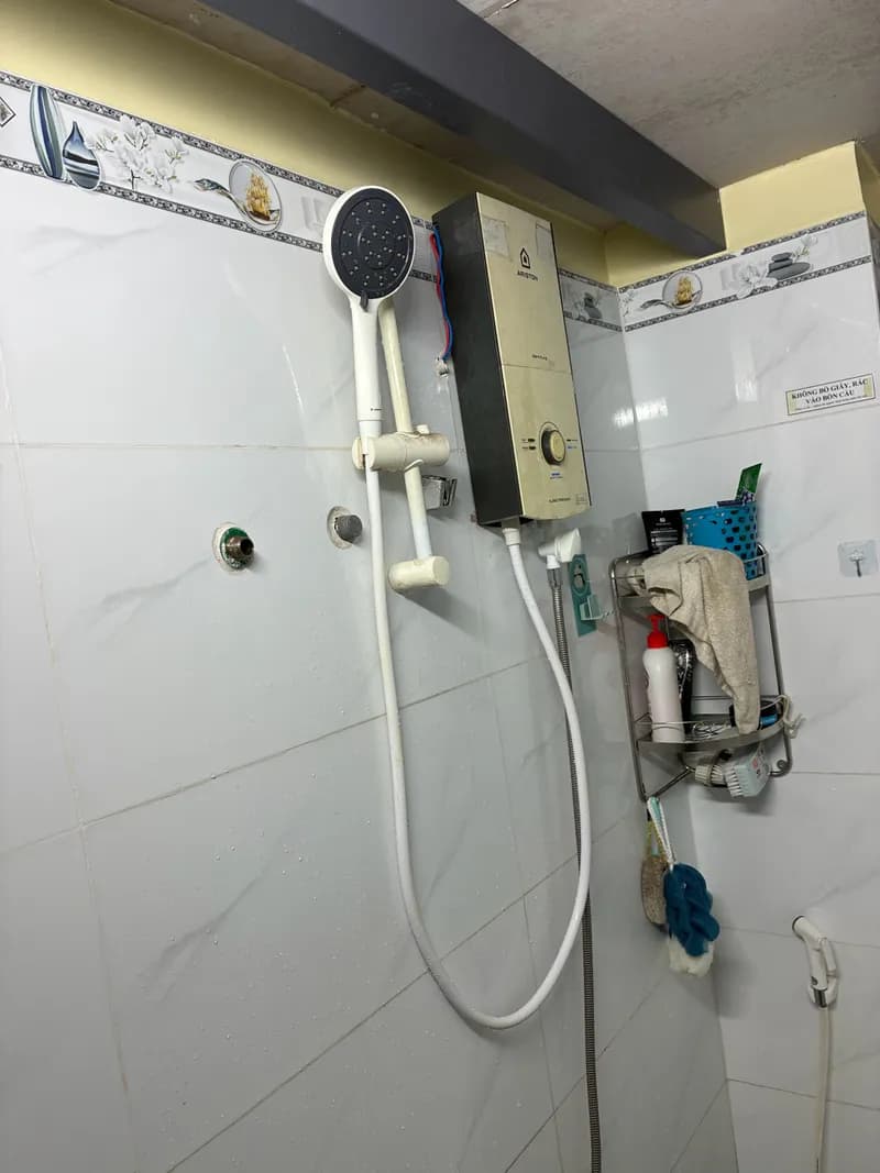Sau khi hoàn thành sửa máy nước nóng điện tại Bình Tân — thợ Dương Oai
