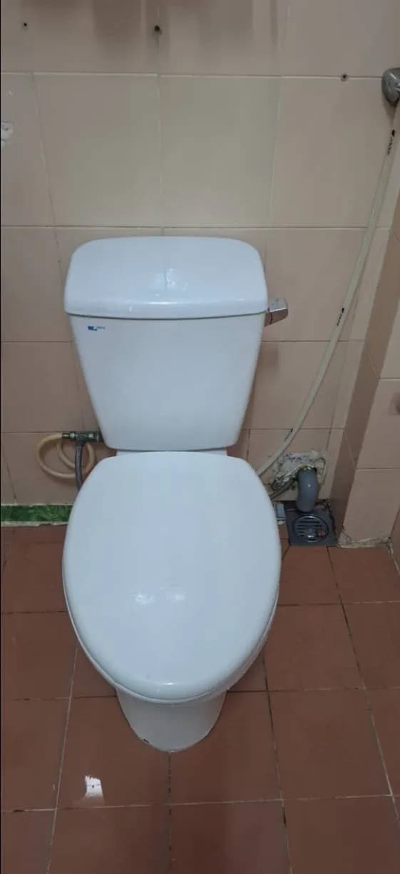 Sau khi hoàn thành sửa bồn cầu Caesar tại phường Tân Phú, Quận 7 — thợ Trần Quốc Đông