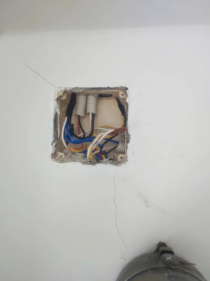 Đấu nối lại dây điện hộp kỹ thuật âm tường tại Tân Bình tại Tân Bình