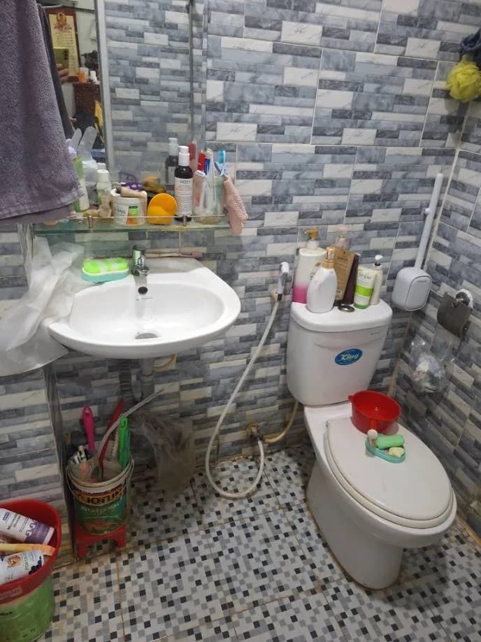 Sau khi hoàn thành sửa vòi xịt bồn cầu tại phường Chánh Hưng, Quận 8 — thợ Trần Quốc Đông