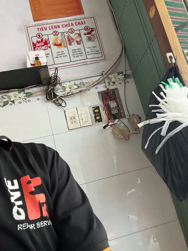 Dịch vụ bảo trì tủ điện, siết chặt đầu nối tại TPHCM tại TPHCM