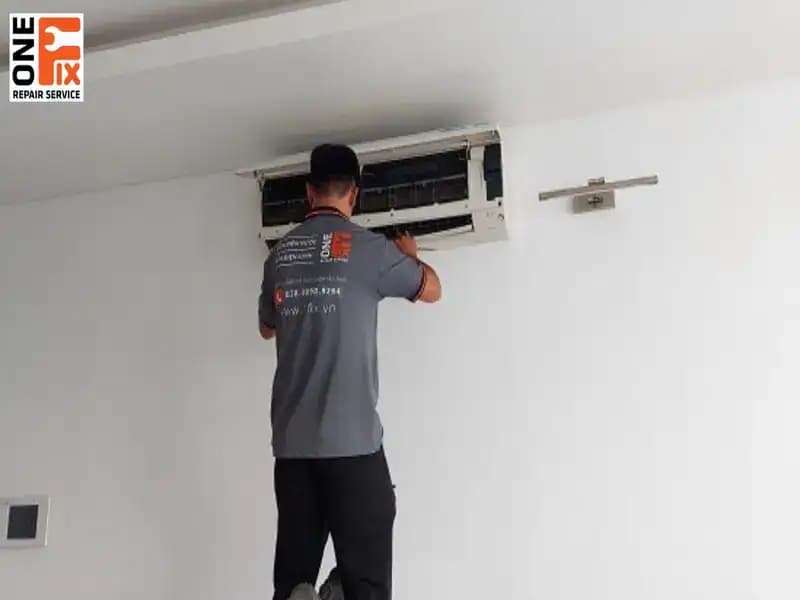 Điều hòa chảy nước vào trong - Nguyên nhân và cách khắc phục hiệu quả