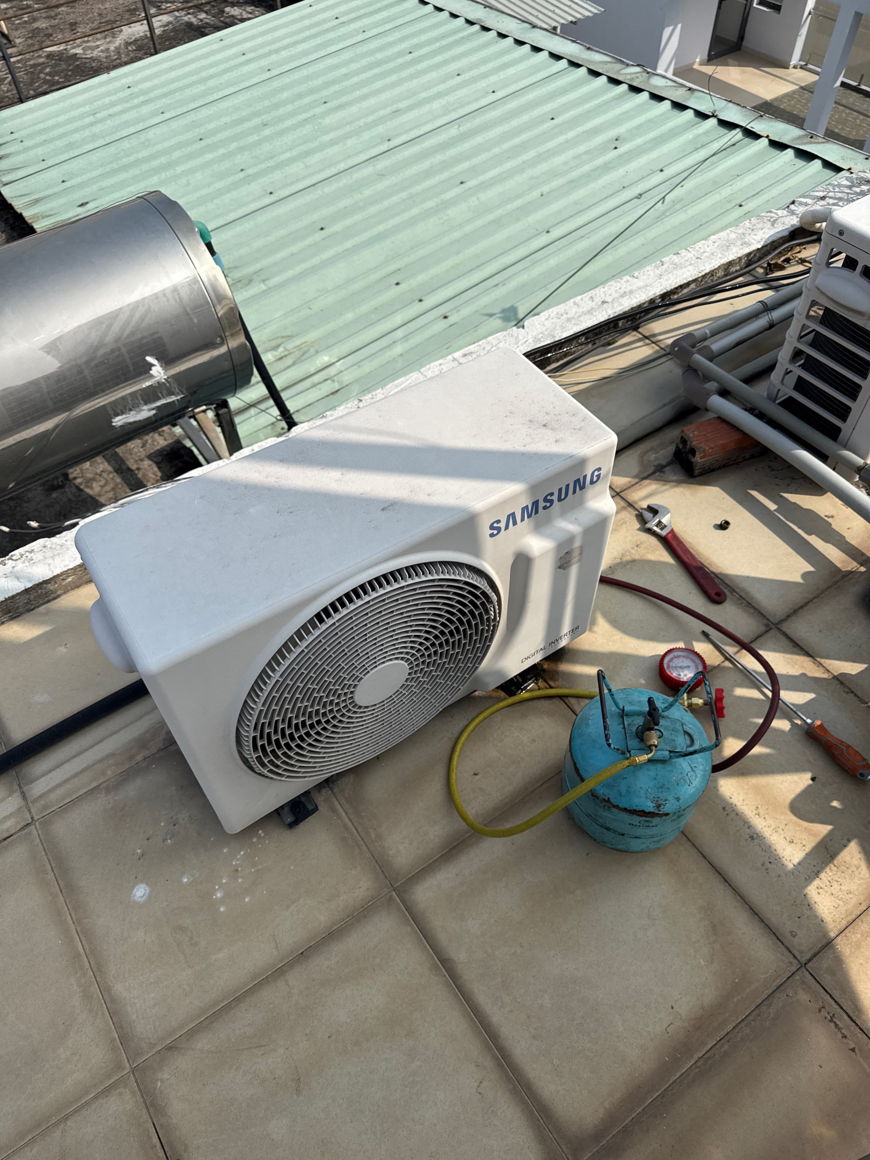 Trước khi sửa: Sửa máy lạnh tại nhà tại p.11, Phú Nhuận