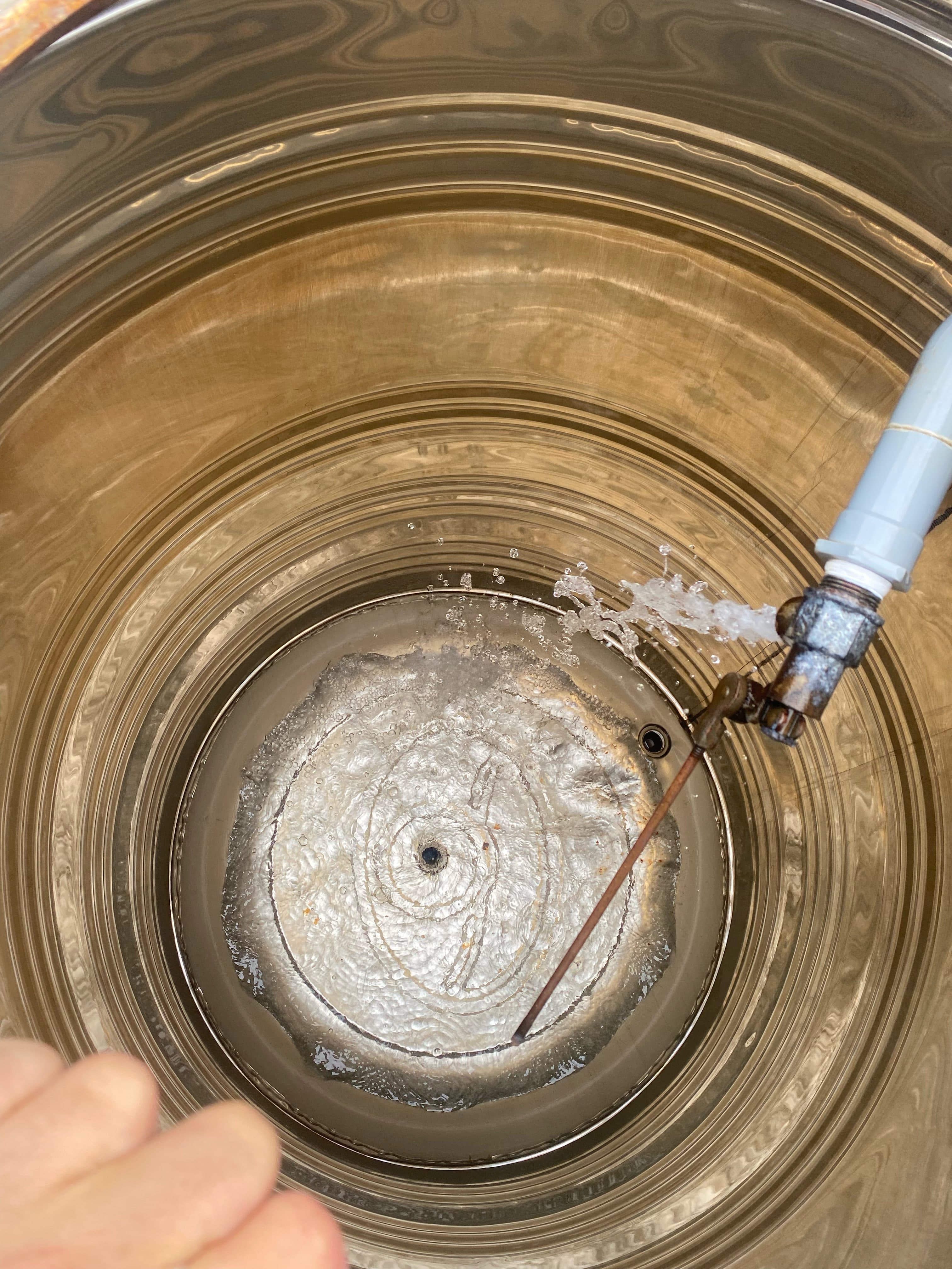 Kết quả Vệ sinh bồn nước inox và thay phao cơ tại Quận 3 tại Quận 3 — thợ Dương Oai