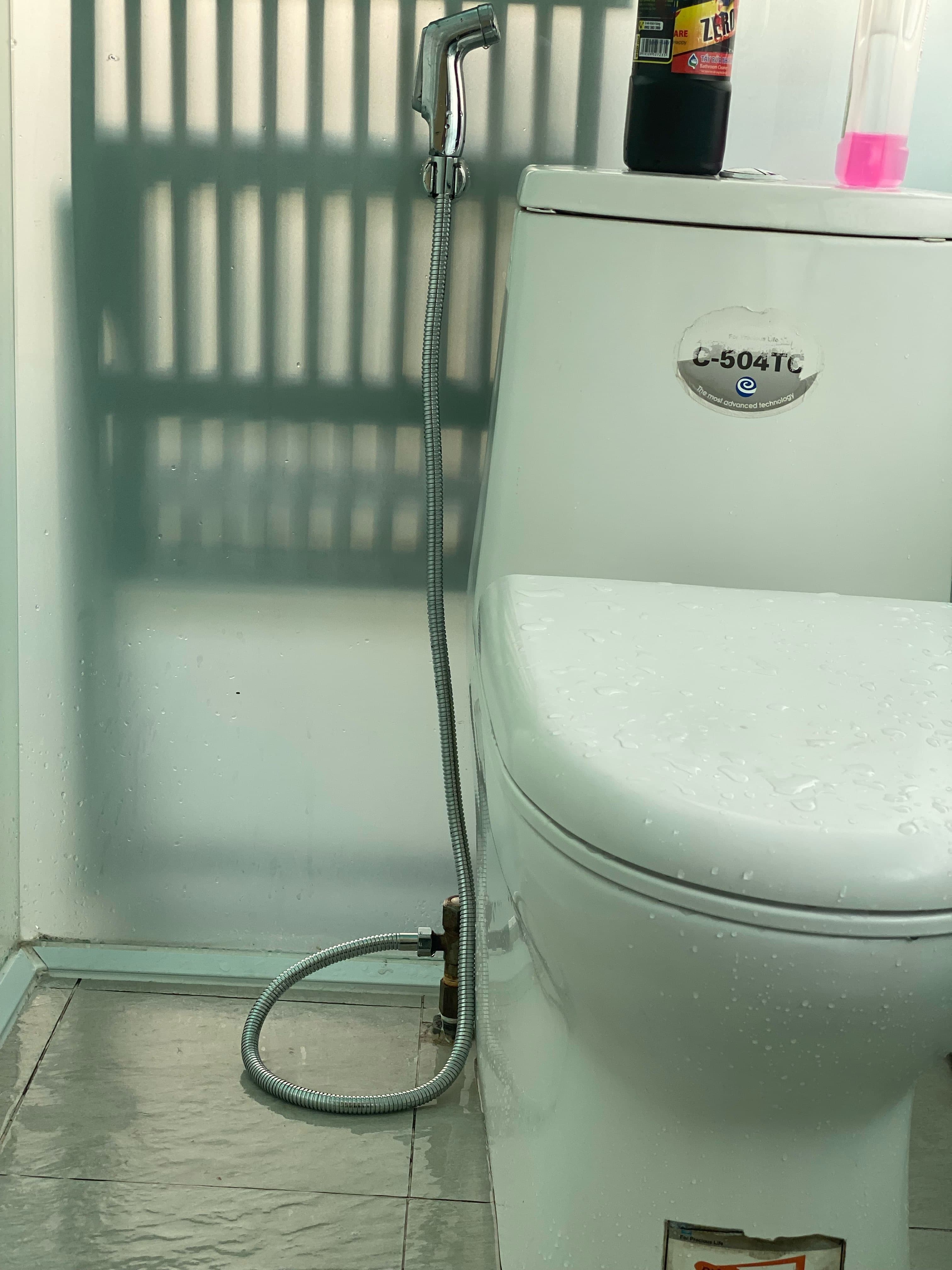 Kết quả Thay van khóa cấp nước bồn cầu Inax tại Phú Thuận, Quận 1 tại P. Phú Thuận, Quận 1 — thợ Dương Oai