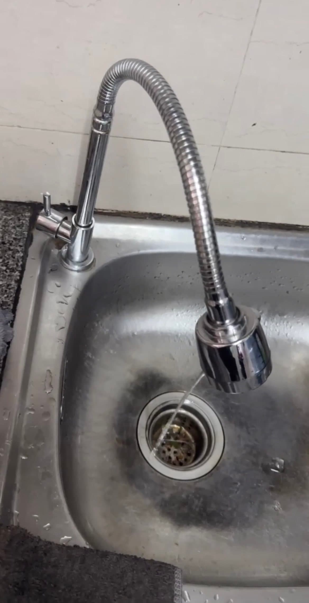 Trước khi sửa: Thay vòi nước bồn rửa chén inox tại TPHCM giá 450k tại TPHCM
