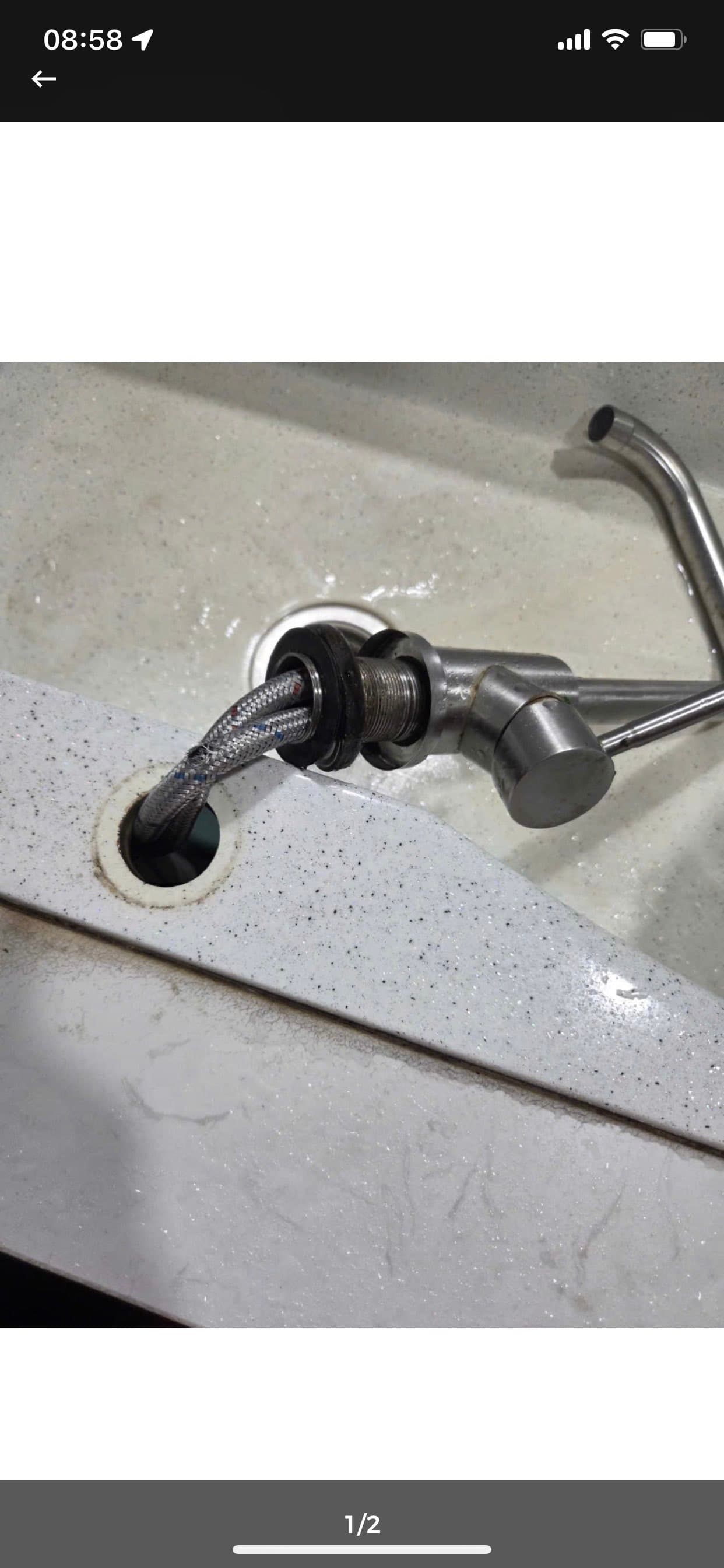 Trước khi sửa: Thay dây cấp vòi rửa bát bị rò rỉ tại TPHCM tại TPHCM