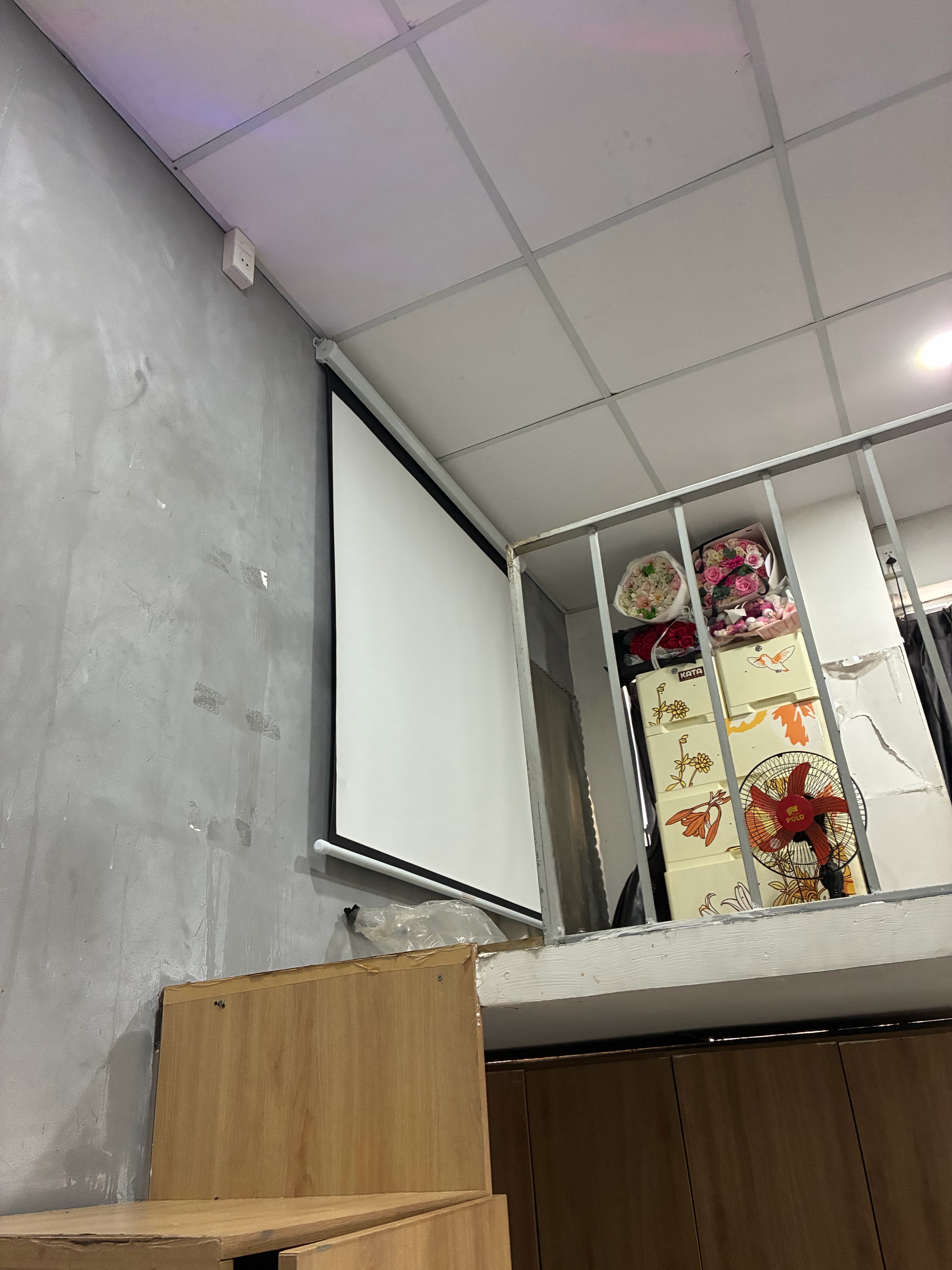 Sau khi hoàn thành sửa: Lắp đặt khung treo màn chiếu lên tường bê tông tại TPHCM tại TPHCM — thợ Dương Oai