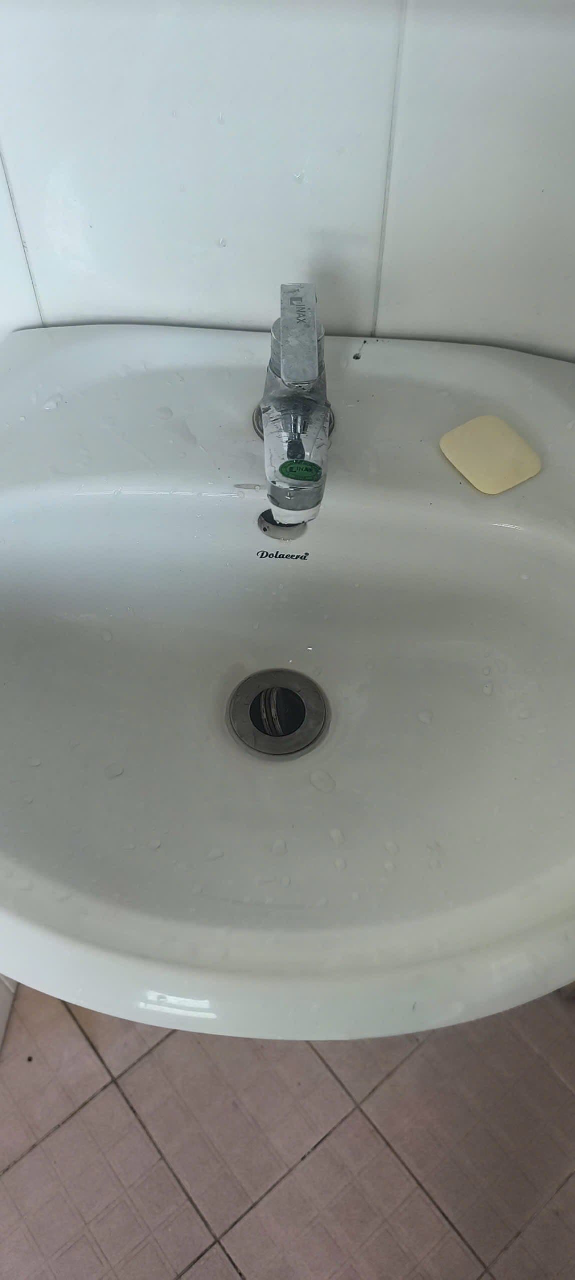 Sau khi hoàn thành sửa lavabo Inax tại TPHCM — thợ Bùi Văn An