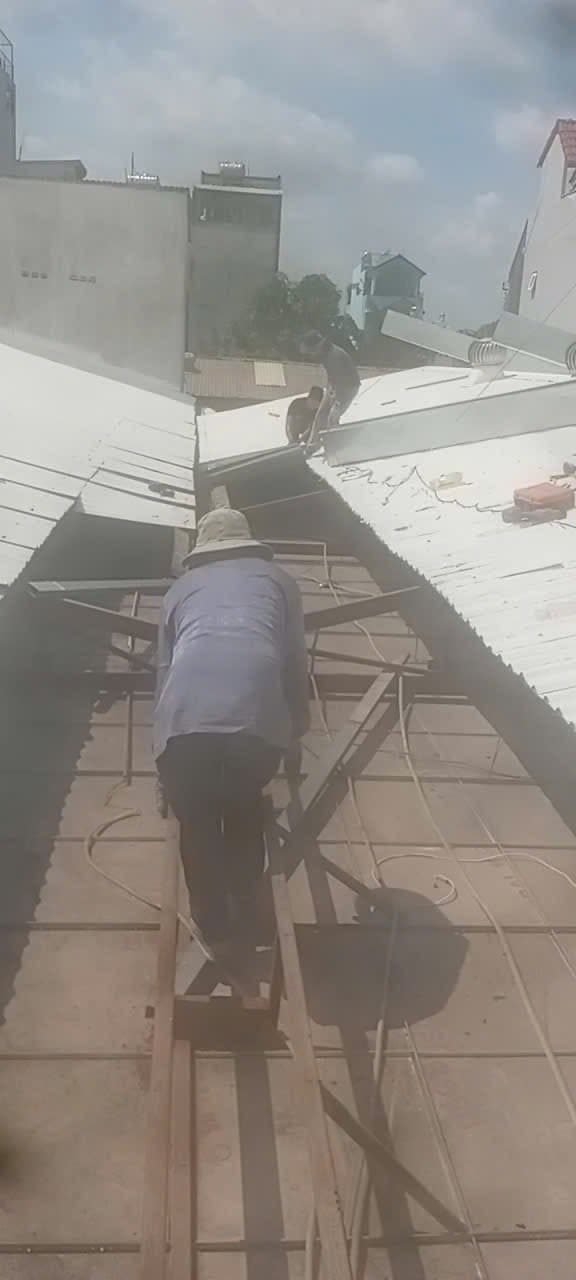 Trước sửa máng xối tại TPHCM — thợ Bùi Văn An