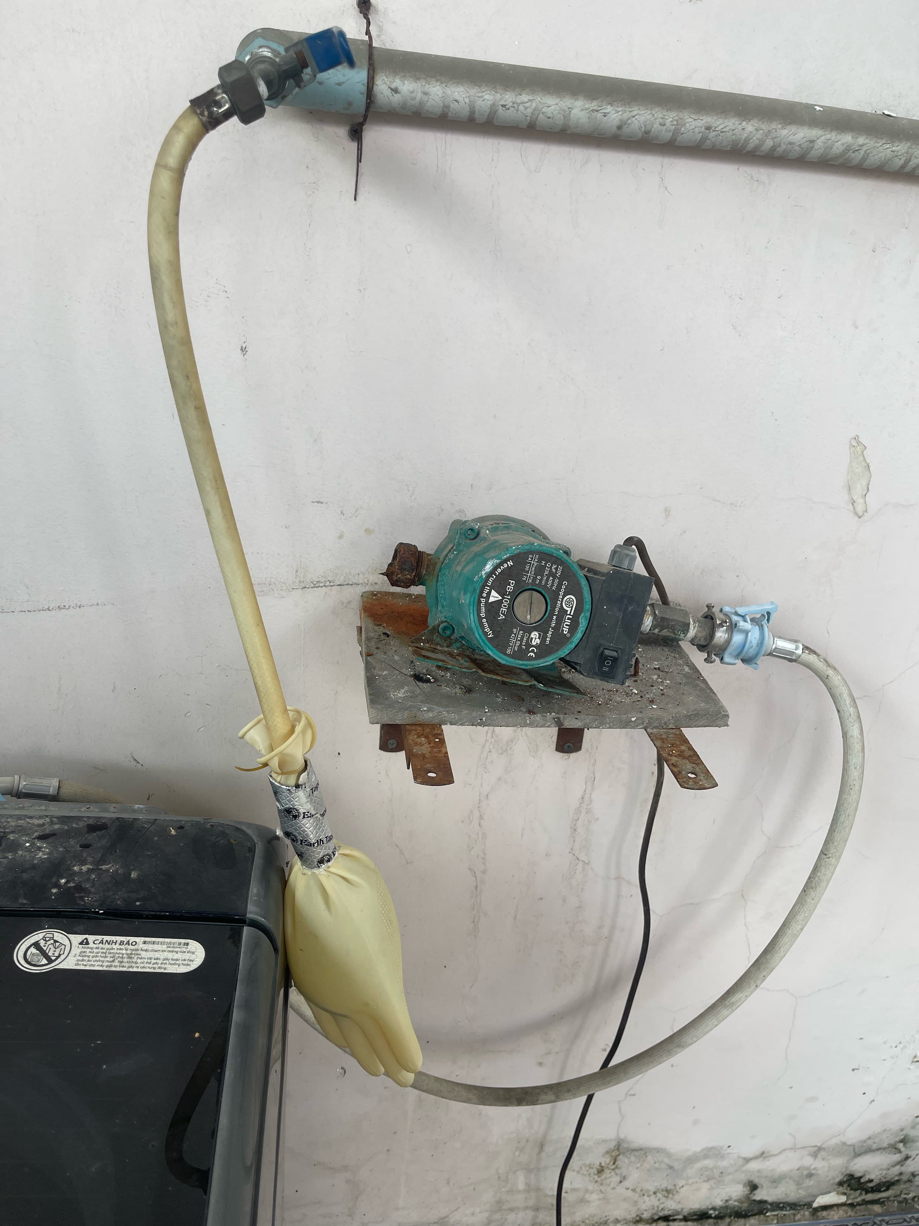 Trước sửa: Sửa đường nước tại TPHCM — thợ BẢO NGUYỄN