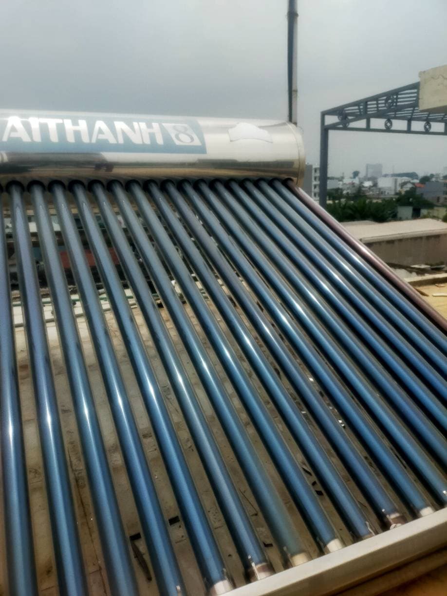 Sau khi hoàn thành sửa: Thay ống thủy năng lượng mặt trời tại TPHCM — thợ Lê Tuấn