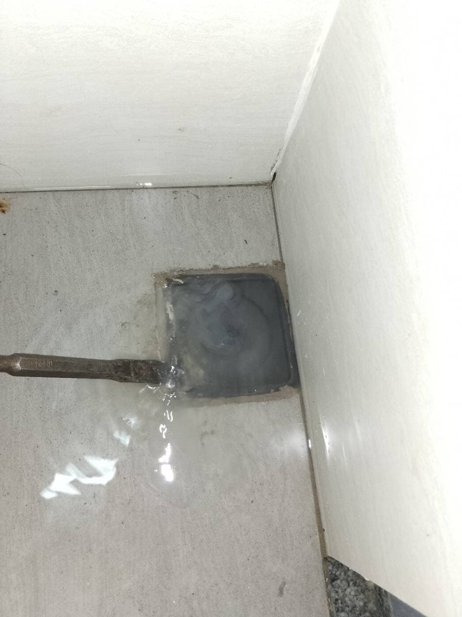 Trước khi sửa: Thông nghẹt tại Tân Phú