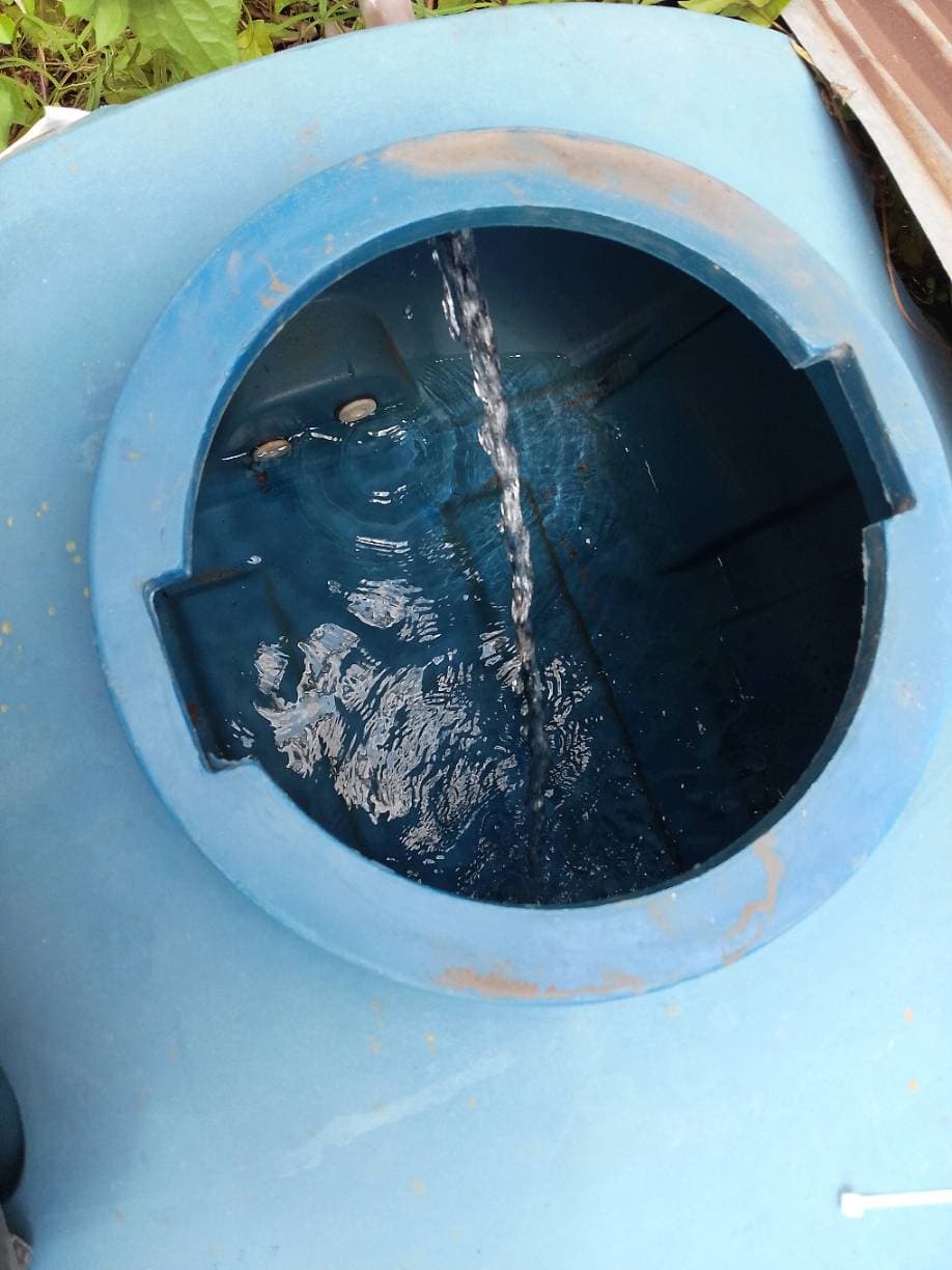 Trước khi sửa: Thay phao cơ bồn nước chống tràn tại Nhà Bè giá rẻ tại Nhà Bè