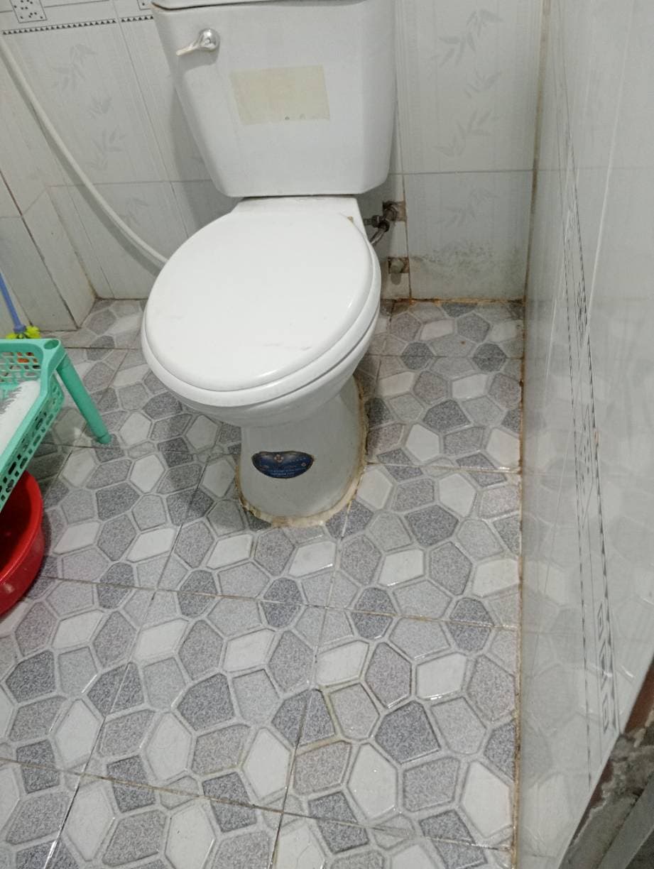 Trước sửa: Sửa/thay bồn cầu, lavabo tại Phường 8, Gò Vấp — thợ Võ Hồng Hải