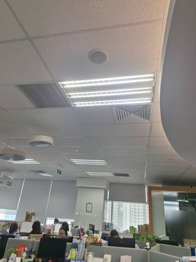 Trước khi sửa: Thay thế hệ thống đèn LED thanh ray âm trần tại Quận 7 tại Quận 7