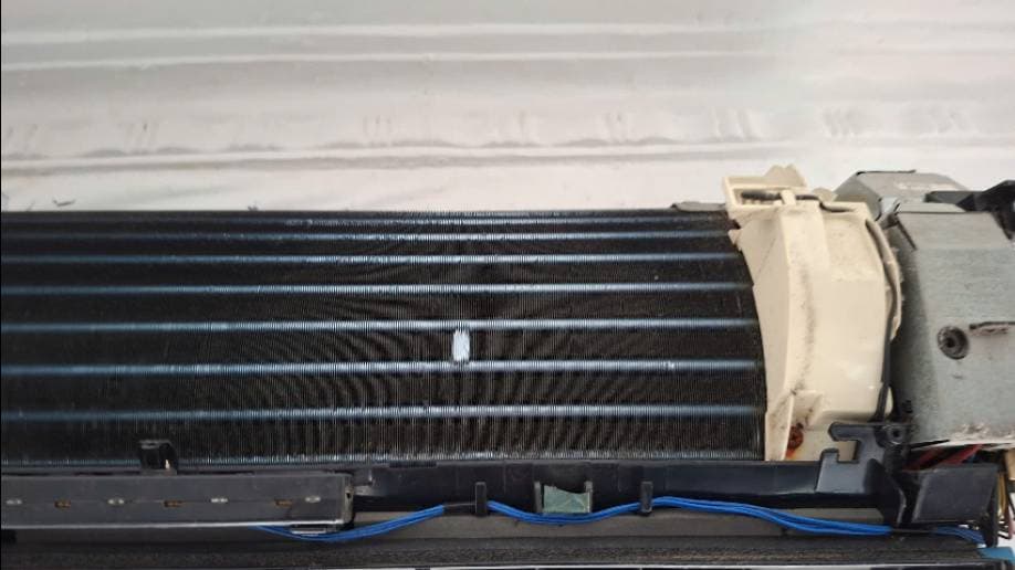 Trước sửa: Vệ sinh máy lạnh 1.5HP tại TPHCM giá rẻ chuyên nghiệp tại TPHCM — thợ Lê Hữu Lộc