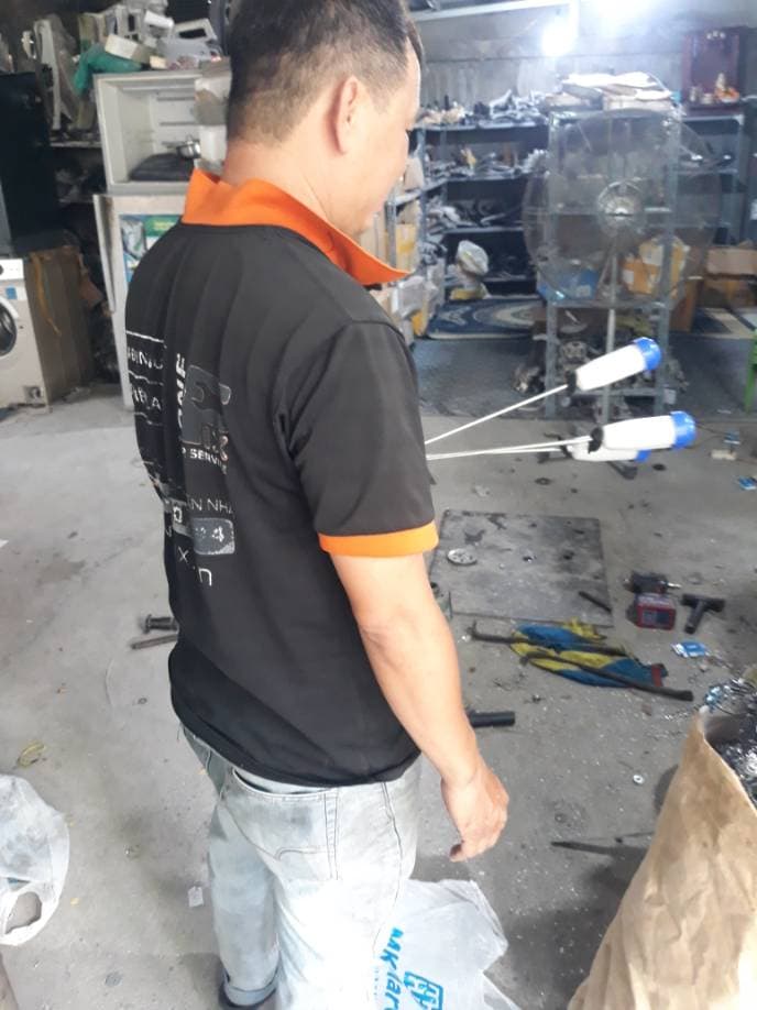 Trước khi sửa: Thay bộ giảm xóc, bi phớt máy giặt tại TPHCM tại TPHCM