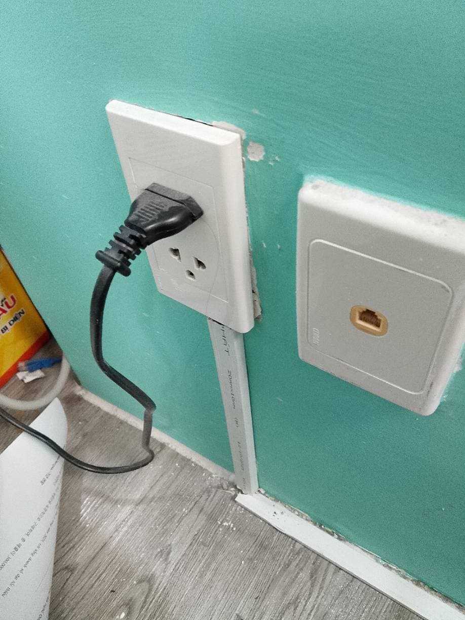 Trước khi sửa: Kiểm tra hệ thống điện âm tường văn phòng Phường 7 Quận 5 tại phường 7, Quận 5