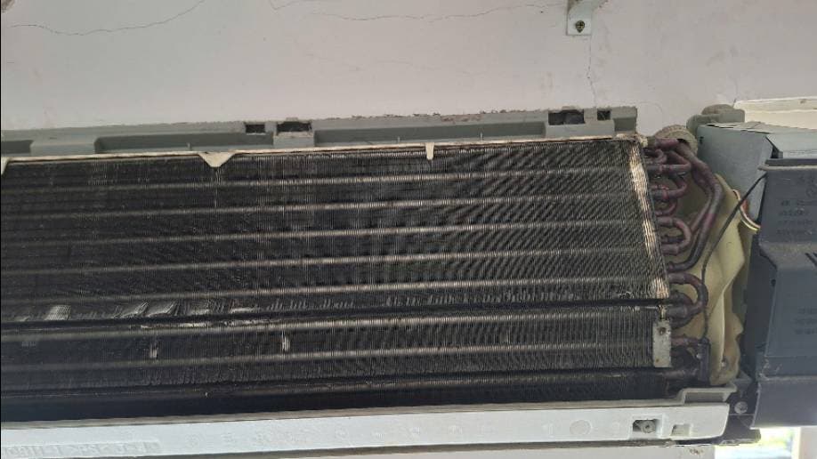 Trước sửa máy lạnh treo tường tại Quận 12 — thợ Lê Hữu Lộc