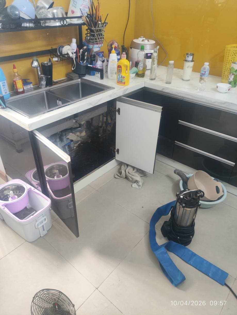 Trước khi sửa: Thông tắc bồn rửa chén nghẹt dầu mỡ chuyên nghiệp tại TPHCM tại TPHCM