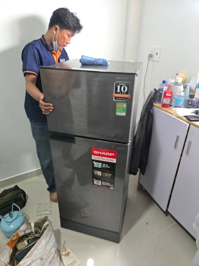 Sau khi hoàn thành sửa tủ lạnh Sharp tại Gò Vấp — thợ Lê Hữu Lộc