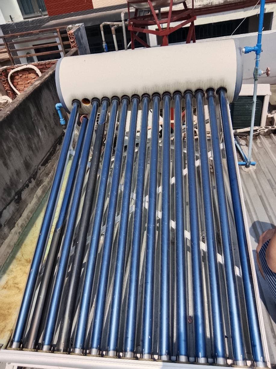 Trước khi sửa: Thay ron ống thủy tinh máy nước nóng năng lượng mặt trời Bình Trị Đông tại Phường Bình Trị Đông, Bình Tân
