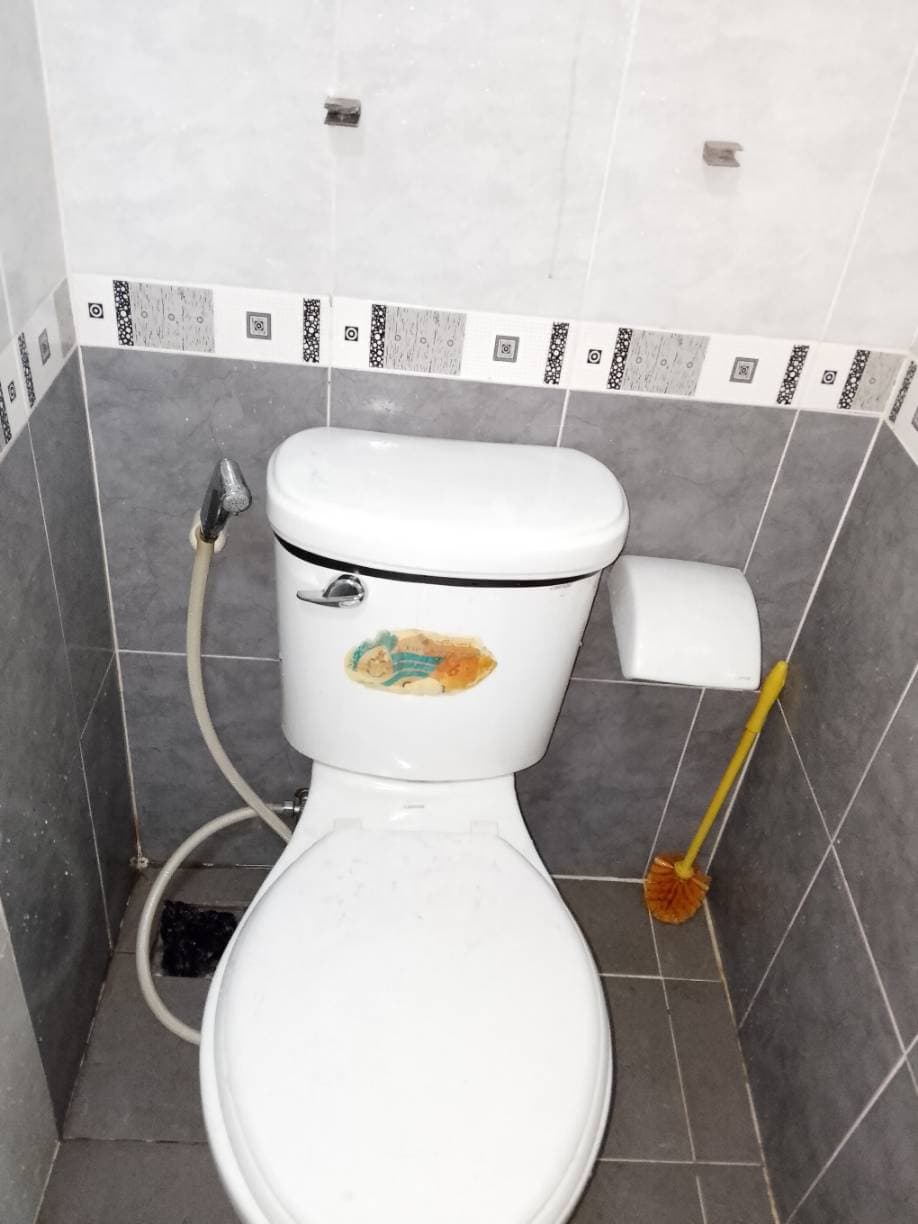 Sau khi hoàn thành sửa bồn cầu Caesar tại TPHCM — thợ Đỗ Nhiều
